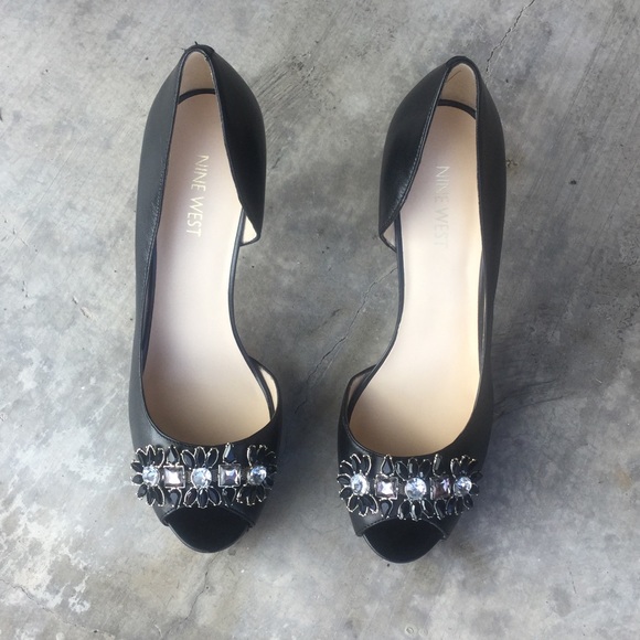 Fashionable High Heels - Picture 1 of 4