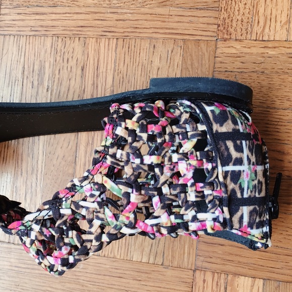 THE LAST ONE 🐼❤Brand New Sandal wih back zip - Picture 4 of 4