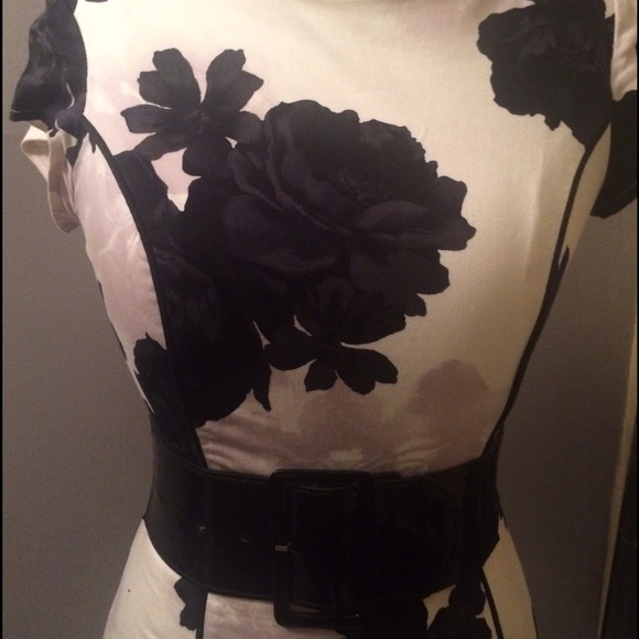 Cute flower dress - Picture 2 of 4
