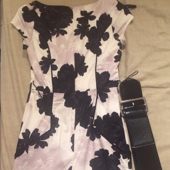 Cute flower dress - Picture 3 of 4