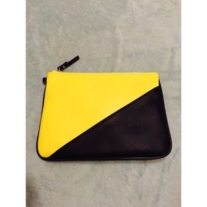 ✨FINAL PRICE✨  NWOT Nine West clutch 👝