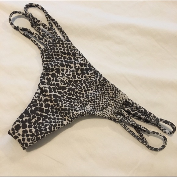 ❌SOLD❌ Acacia swimwear maui