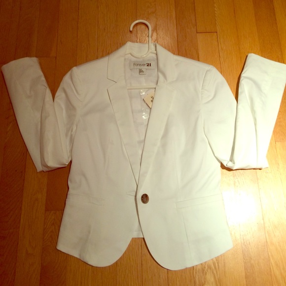 BRAND NEW WITH TAGS white blazer