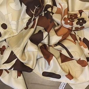 Salvatore Ferragamo, 100% silk scarf