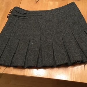 Nostalgia anyone? Gray wool skirt, size 2.