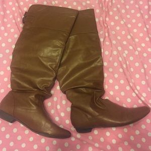cute pair of riding boots!