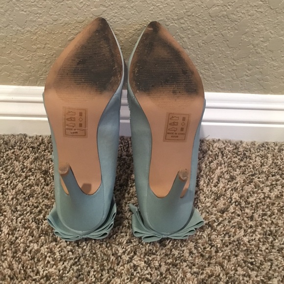 Teal bow pumps! - Picture 3 of 4