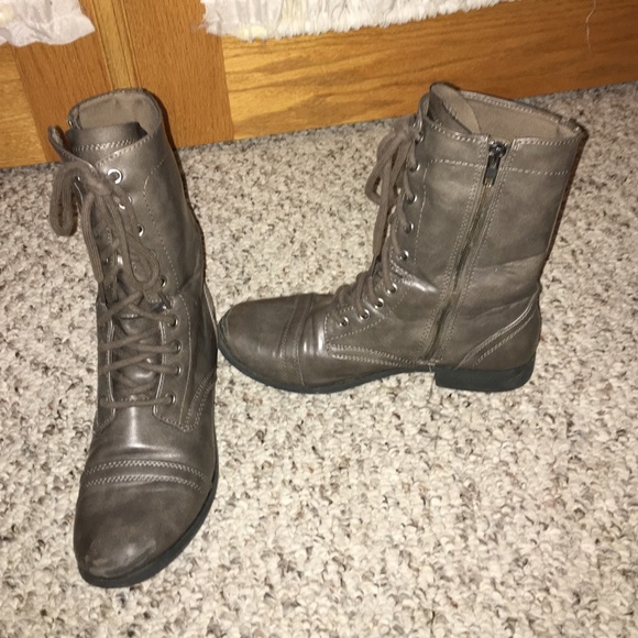 Combat boots