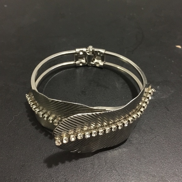 Leaf snap on bracelet