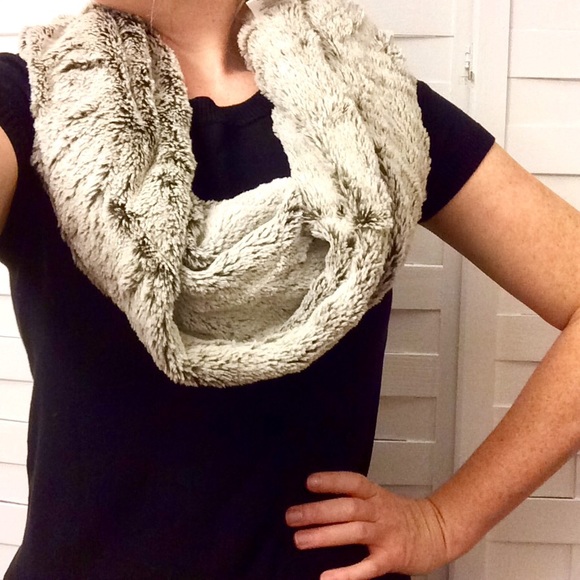 Super Soft Faux Fur Infinity Neck Scarf