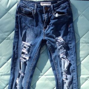 **Hold for @heg2002**Bullhead skinny ripped jeans