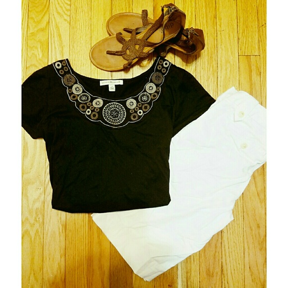 {BLACK CIRCLE STITCH DETAIL TOP} - Picture 3 of 9