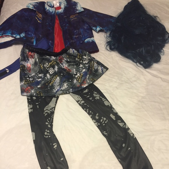Evie costume from Descendants with wig