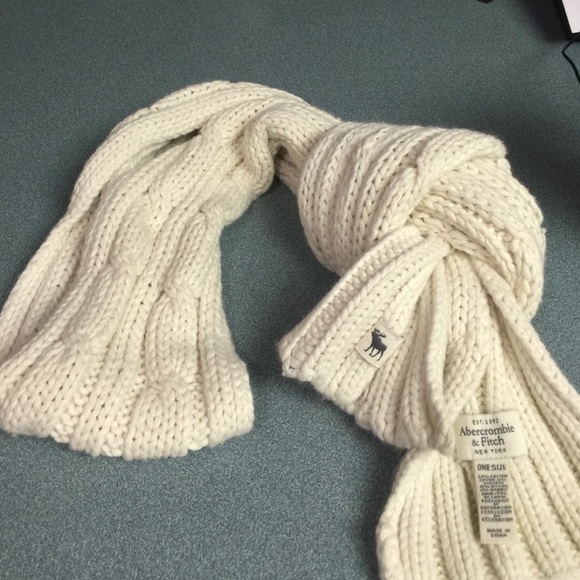 Abercrombie & Fitch scarf