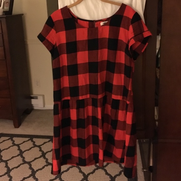 Black & red large plaid dress