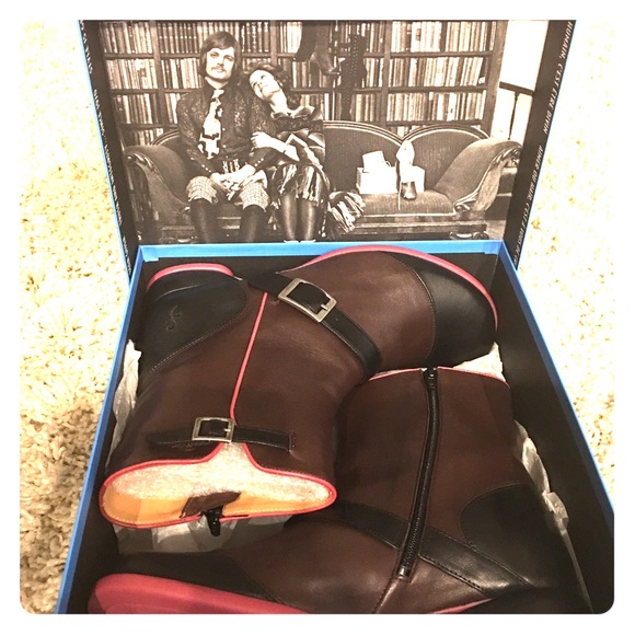 Size 10.5 Fluevog Fellowship boot. Brwn&blk.