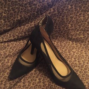 Black velvet pumps