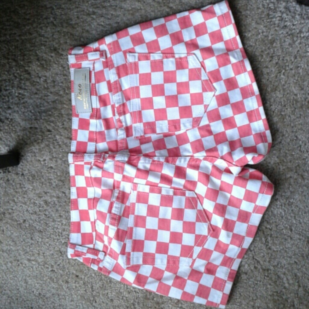 🔥MOVING SALE🔥 (3) Checkered Shorts - Picture 2 of 7