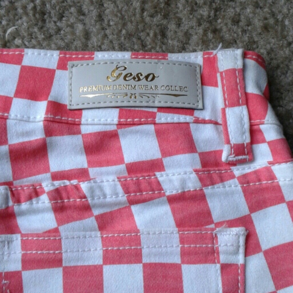 🔥MOVING SALE🔥 (3) Checkered Shorts - Picture 3 of 7