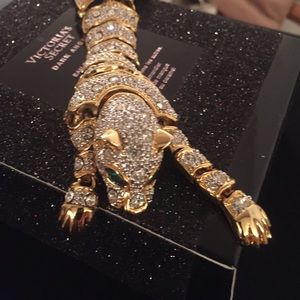 Vintage hinged full body panther pin gold tone