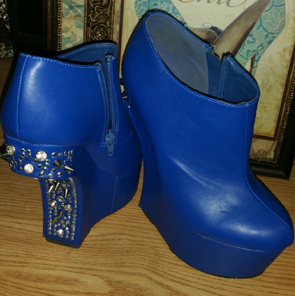 Blue Heel-less Bootie