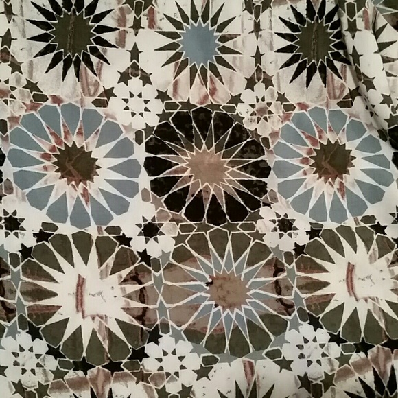 Cold shoulder dress - Picture 3 of 3