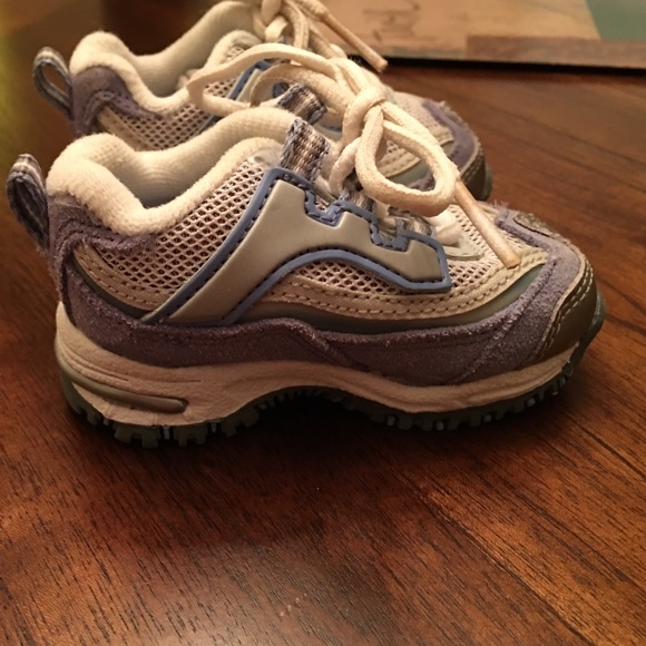 Kids connection infant size 2 tennis shoes