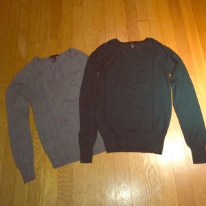 ‼️BUNDLE‼️ grey and dark green sweaters