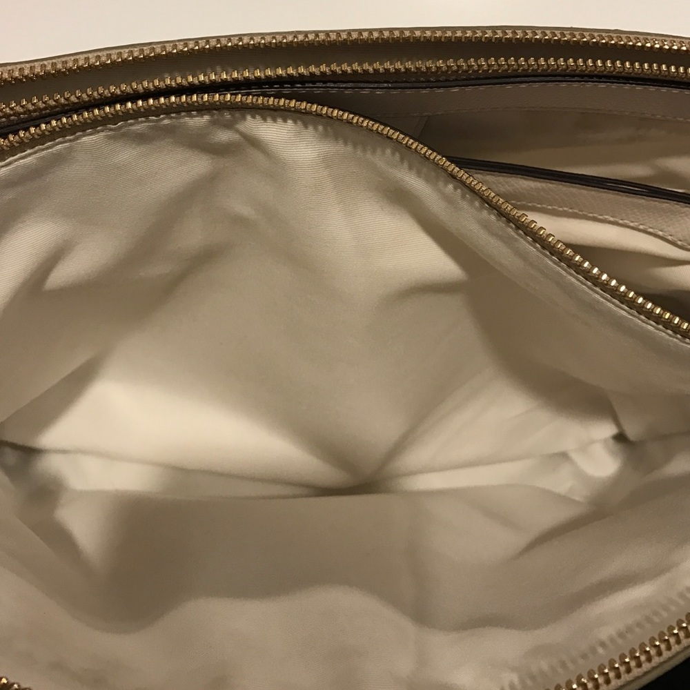 Large Christie Carryall in Signature - Picture 8 of 8