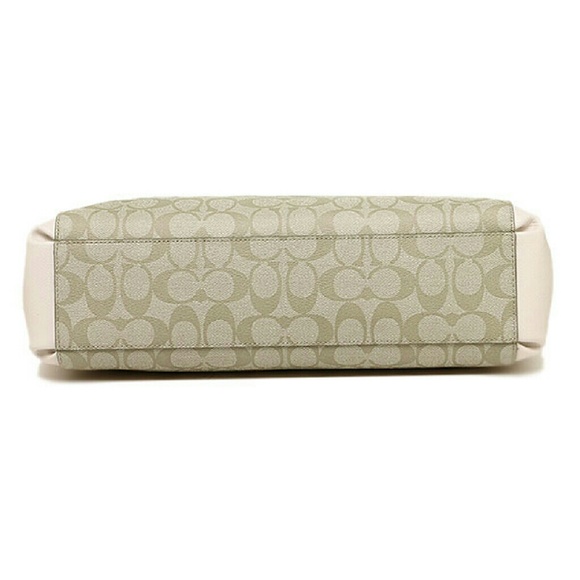 Large Christie Carryall in Signature - Picture 4 of 8