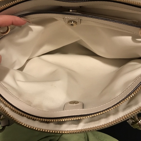 Large Christie Carryall in Signature - Picture 6 of 8