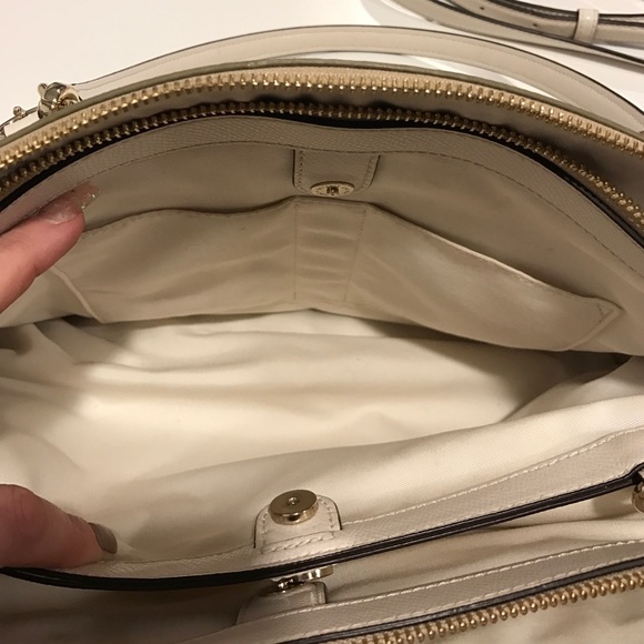 Large Christie Carryall in Signature - Picture 7 of 8