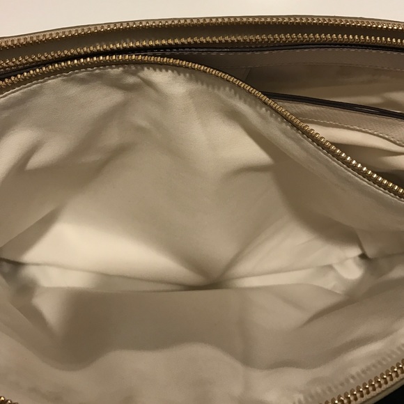 Large Christie Carryall in Signature - Picture 8 of 8