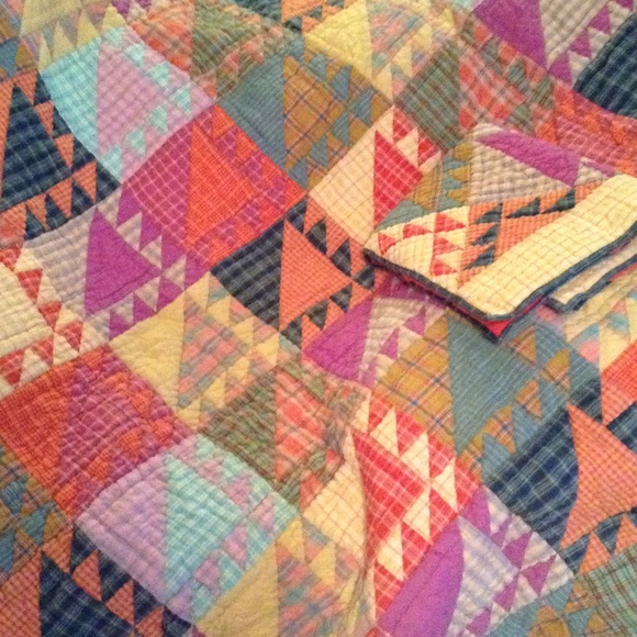 Queen-size Quilt and 2 matching pillow shams