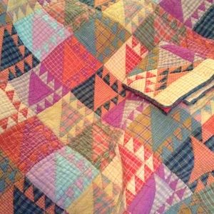 Queen-size Quilt and 2 matching pillow shams