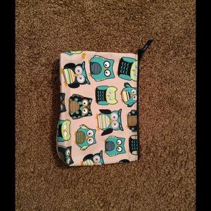 ❗️SALE❗️NWOT Thirty one brand zipper pouch. CUTE!