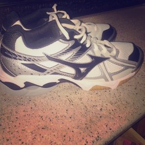 Volleyball shoes
