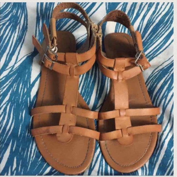 ❌SOLD❌ Strappy brown size 8 sandals