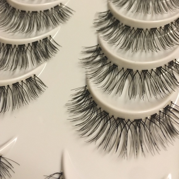 Lashes In A Box - Picture 2 of 4