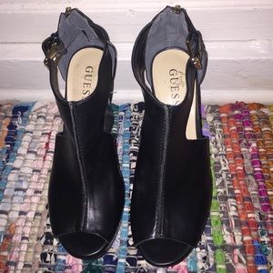 Peep toe GUESS wedges