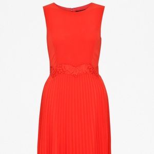 French Connection: MIDI pleated dress