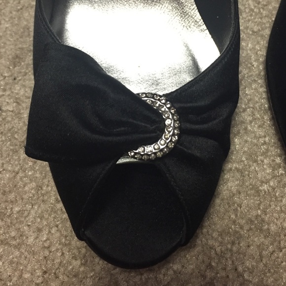 Authentic Stuart Weitzman Heels - image 2