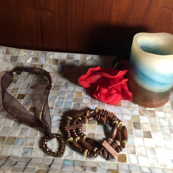 Lacy and sweet necklace and bracelet.