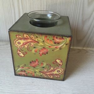 Green Paisley decoration