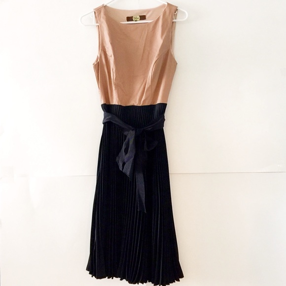 Pleated at bottom and leather on top - Picture 1 of 4