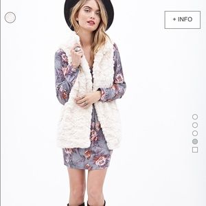 ⚡️⚡️FLASH SALE⚡️⚡️F21 faux fur vest with pockets!