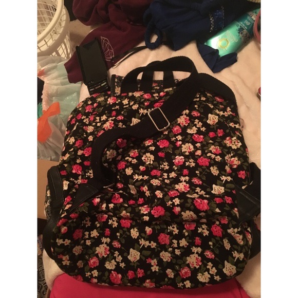 A patterned backpack - Picture 2 of 2