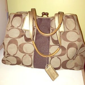 🍃 Coach signature handbag purse