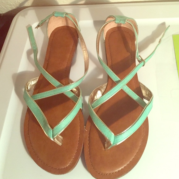 Buckle clasp sandal