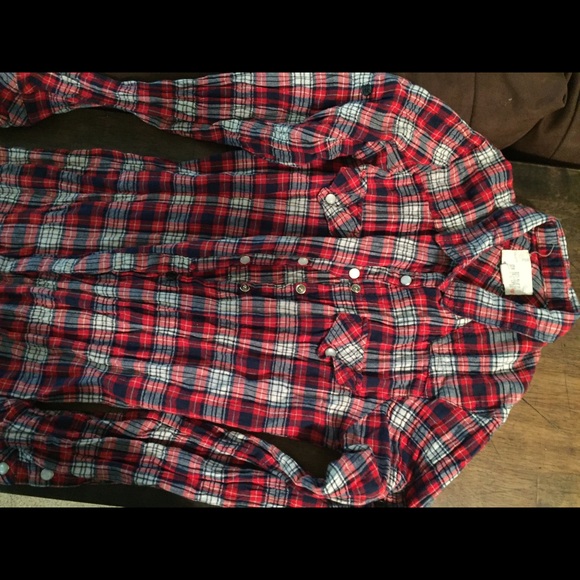 Lightweight button up